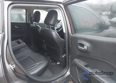 2018 Jeep Compass Latitude 4X4 z USA, uszkodzony, nr VIN 3C4NJDBB0JT398341